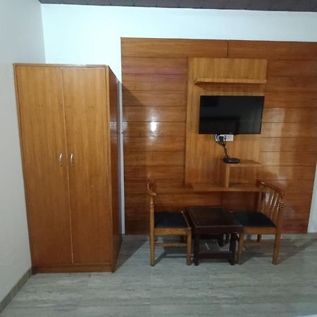 Hotel Himalayan Village Mussoorie Exteriör bild