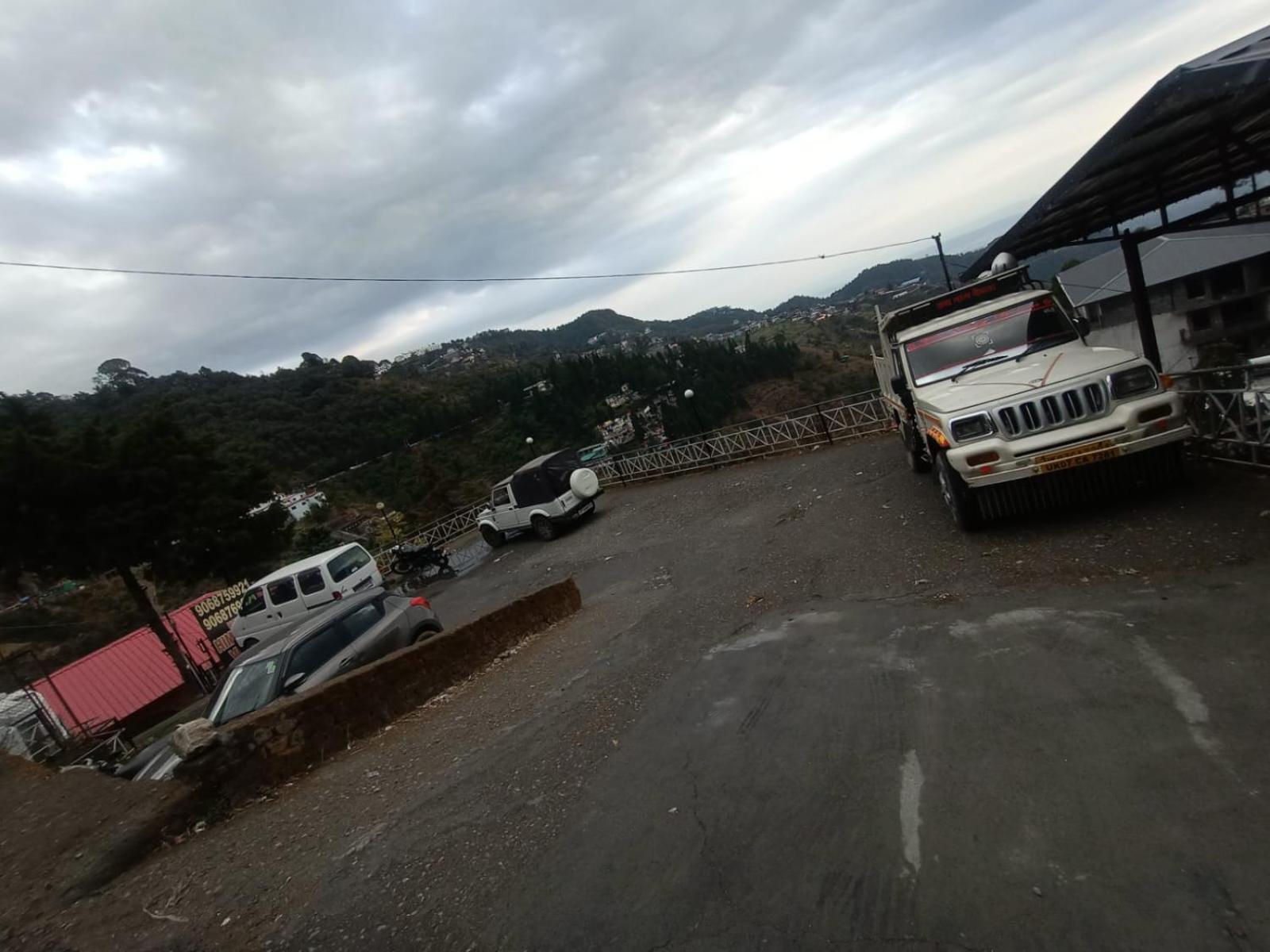 Hotel Himalayan Village Mussoorie Exteriör bild