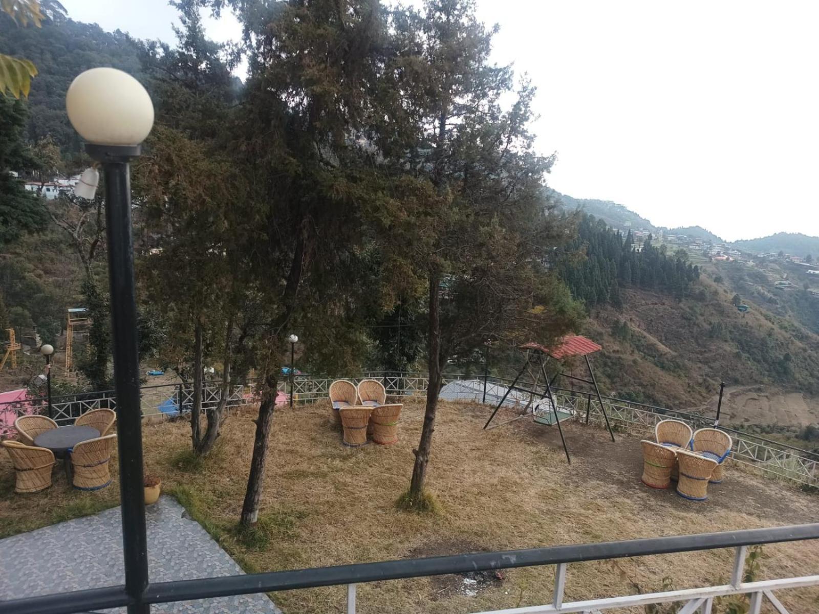 Hotel Himalayan Village Mussoorie Exteriör bild