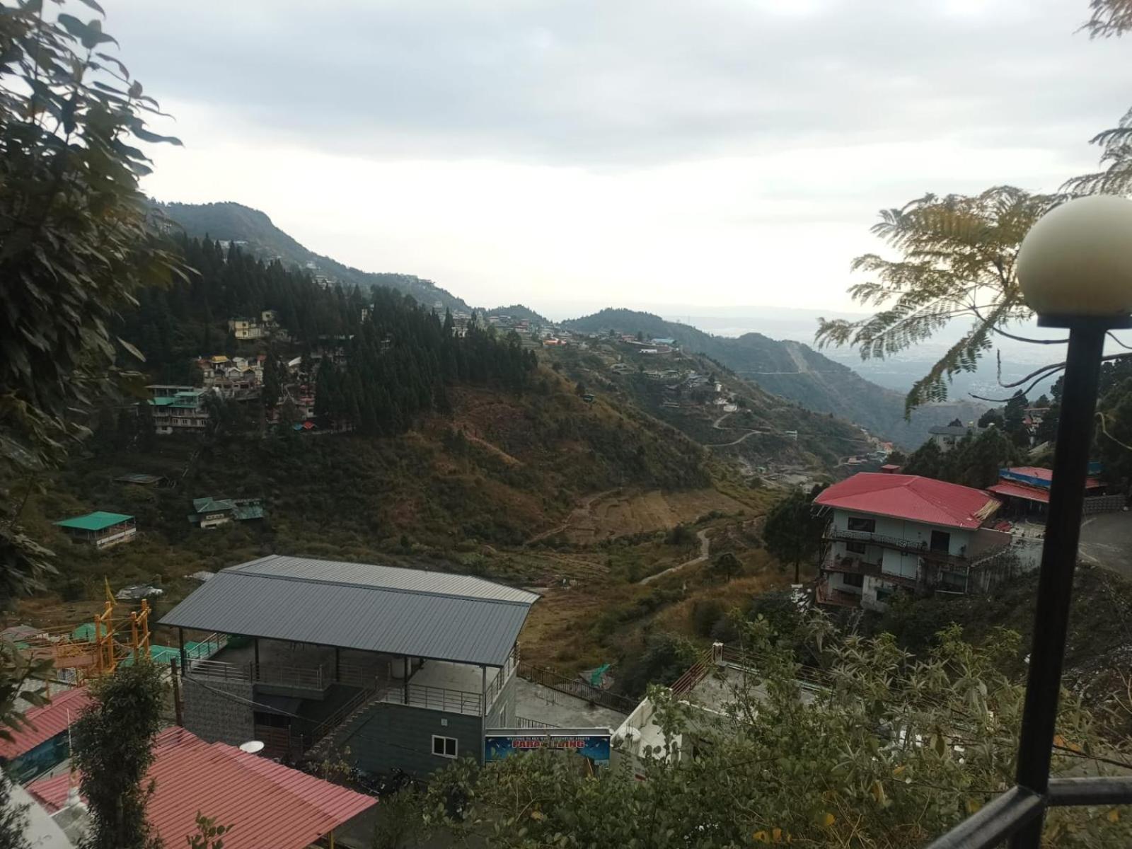 Hotel Himalayan Village Mussoorie Exteriör bild